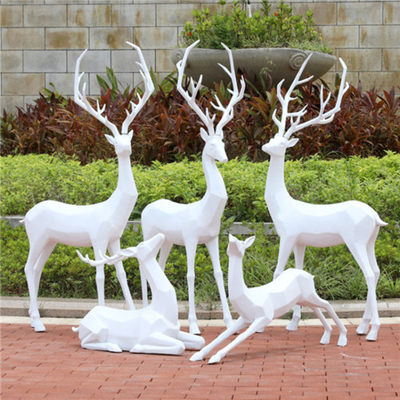 Kundenspezifischer geometrischer Fiberglas-lebensgroßer Rotwild-Statuen-Garten-Tierskulpturen
