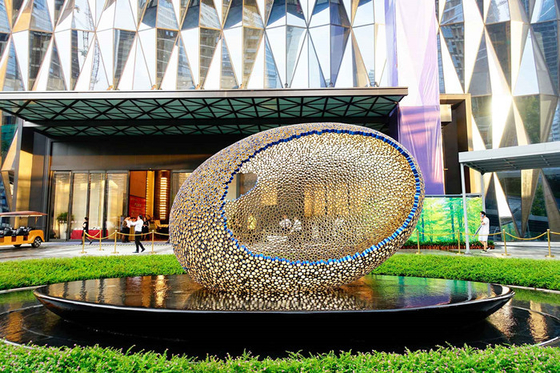 Goldene Mitte-Garten-Skulpturen galvanisieren im Freien Metallvogel-Nest-Skulptur