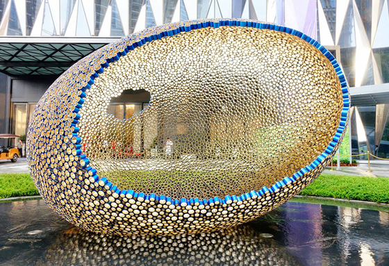 Goldene Mitte-Garten-Skulpturen galvanisieren im Freien Metallvogel-Nest-Skulptur