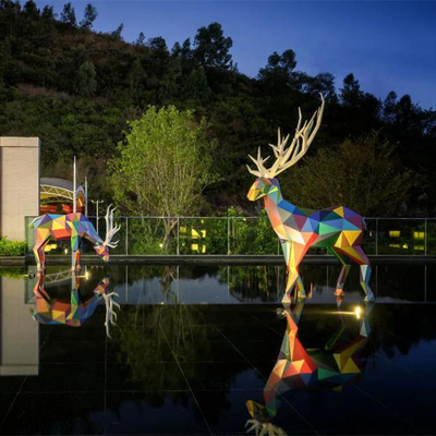 Geometrische Fiberglas-Statuen-im Freien dekorative große Metallrotwild-Skulptur