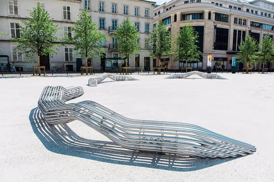 Allgemeiner Skulptur-Möbel-Art Polished Outdoor Stainless Steel-Stuhl fertigte besonders an