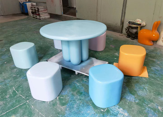Buntes Fiberglas-Tabellen-Skulptur im Freien Art Seat Customized