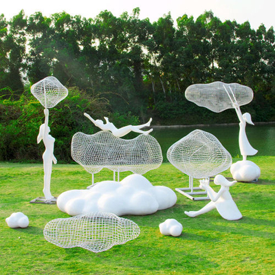 Sich hin- und herbewegende Wolken-Mädchen-Fiberglas-Statuen im Freien arbeiten gemalt für Anzeige im Garten